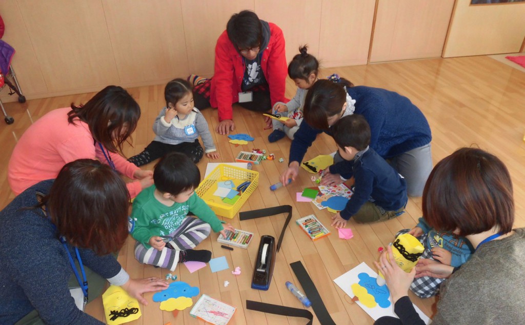 親子一緒に活動中!